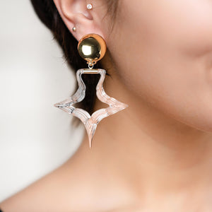 CLIP ON BAMBOO STAR LUCITE HOOP EARRINGS IN CLEAR