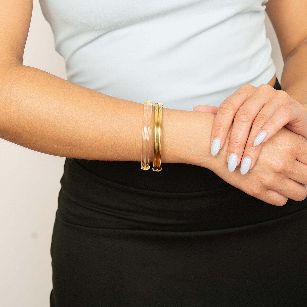 Ridge hinge bangle with lucite and gold in clear lucite